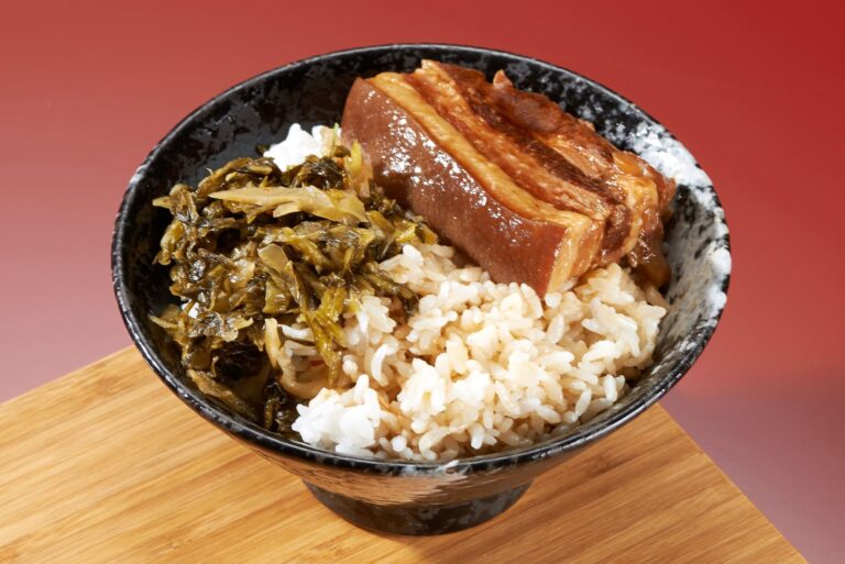 Read more about the article 台中東區美食大解析｜從老味小吃到人氣餐廳完整懶人