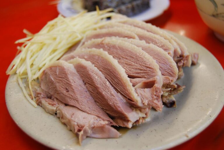 Read more about the article 台中鵝肉推薦｜鮮嫩鵝肉與鵝骨湯的巷弄情感，吃完還能甜湯收尾